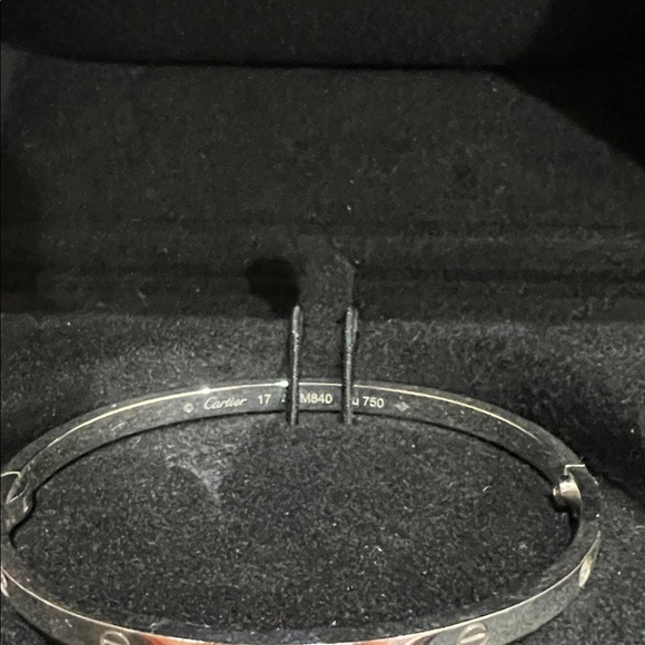 LOVE 18K white gold small 6 diamond bracelet. Excellent condition. Make offer. - Picture 3 of 5